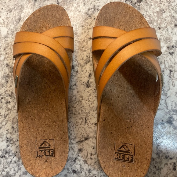 Reef Women's Brown Cross-Strap Sandals - Picture 5 of 7